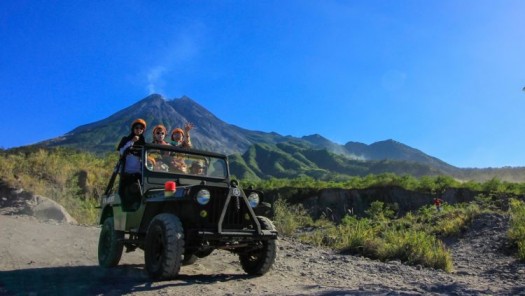 Paket Gathering: Lava Tour Merapi – Candi Borobudur – Gereja Ayam Outbond Di Puncak Becici – Tebing Breksi – Candi Boko - Keraton Ngayogyakarta – Tamansari – Pusat Oleh-Oleh