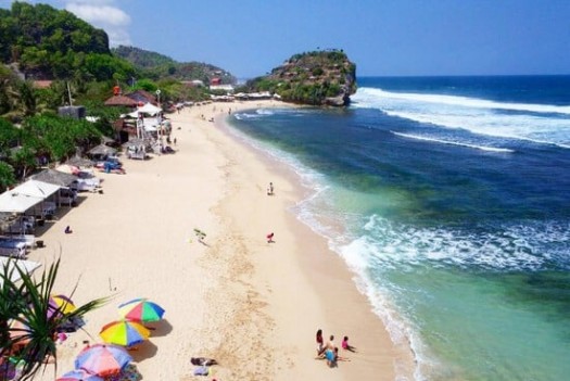 Goa Pindul – Pantai Indrayanti- Pinus Pengger – Candi Borobudur – Lava Tour – Oleh Oleh
