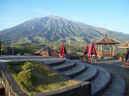 Kalibiru – Borobudur – Ketep Pass – Goa Pindul – Pantai Indrayanti – Pinus Pengger – Lava Tour – Pusat Oleh-Oleh