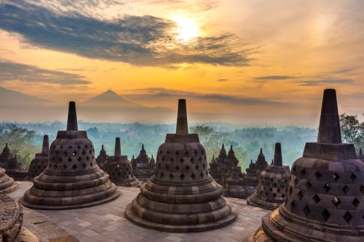 Goa Pindul – Pantai Indrayanti- Pinus Pengger – Candi Borobudur – Lava Tour – Oleh Oleh